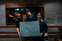 左からホリエアツシ、後藤正文。