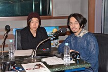 左からホリエアツシ、後藤正文。