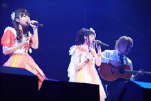 「ANIMAX MUSIX 2014 TAIWAN」でコラボする三森すずこ（左）とfripSide（右）。