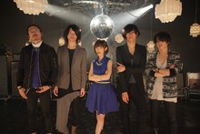 蒼山幸子（写真中央）と[Champagne]。