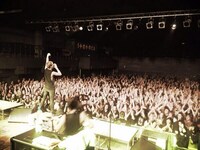 coldrain、ポーランド・ワルシャワ公演の様子。