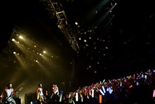 DISH//が紙皿を投げた瞬間。