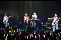 「DISH//3rdシングルリリース記念バンドルライブ　皿 vs スラ “世界サラー級タイトルマッチ”～2014 冬→春編～」東京公演の第1部の様子。