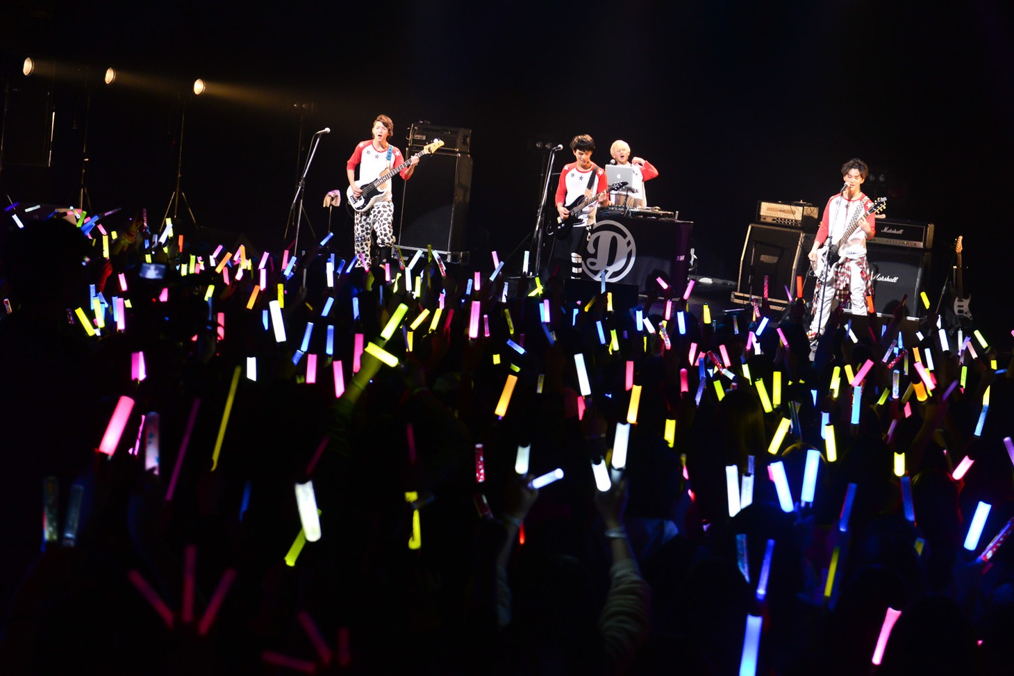 「DISH//3rdシングルリリース記念バンドルライブ　皿 vs スラ “世界サラー級タイトルマッチ”～2014 冬→春編～」東京公演の第1部の様子。