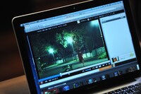 「死の実況中継 劇場版」のワンシーン。(c)2014「死の実況中継 劇場版」製作委員会