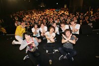 「QUATTRO MIRAGE vs @JAM vol.1」出演者による記念撮影の様子。