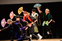 「ikki!!!!!i!!」をパフォーマンスする超特急。