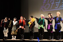 イベントの締めにポーズを決める超特急。