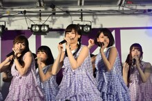 乃木坂46（中央が西野七瀬）