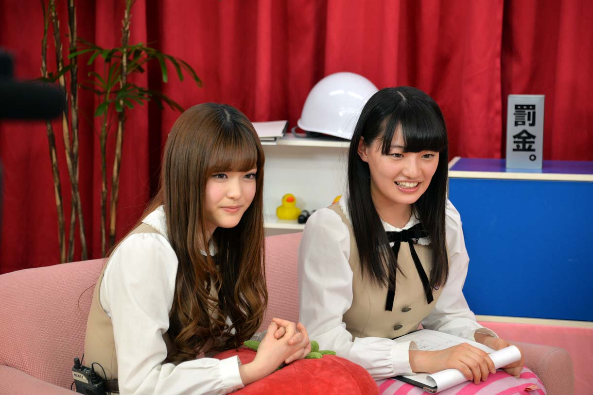 左から松村沙友理、中田花奈。