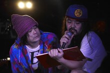 左から佐藤“コテイスイ”康一（Per, Dr）、川崎“フィリポ”裕利（Dr, Per）。