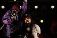 左から佐藤“コテイスイ”康一（Per, Dr）、川崎“フィリポ”裕利（Dr, Per）。