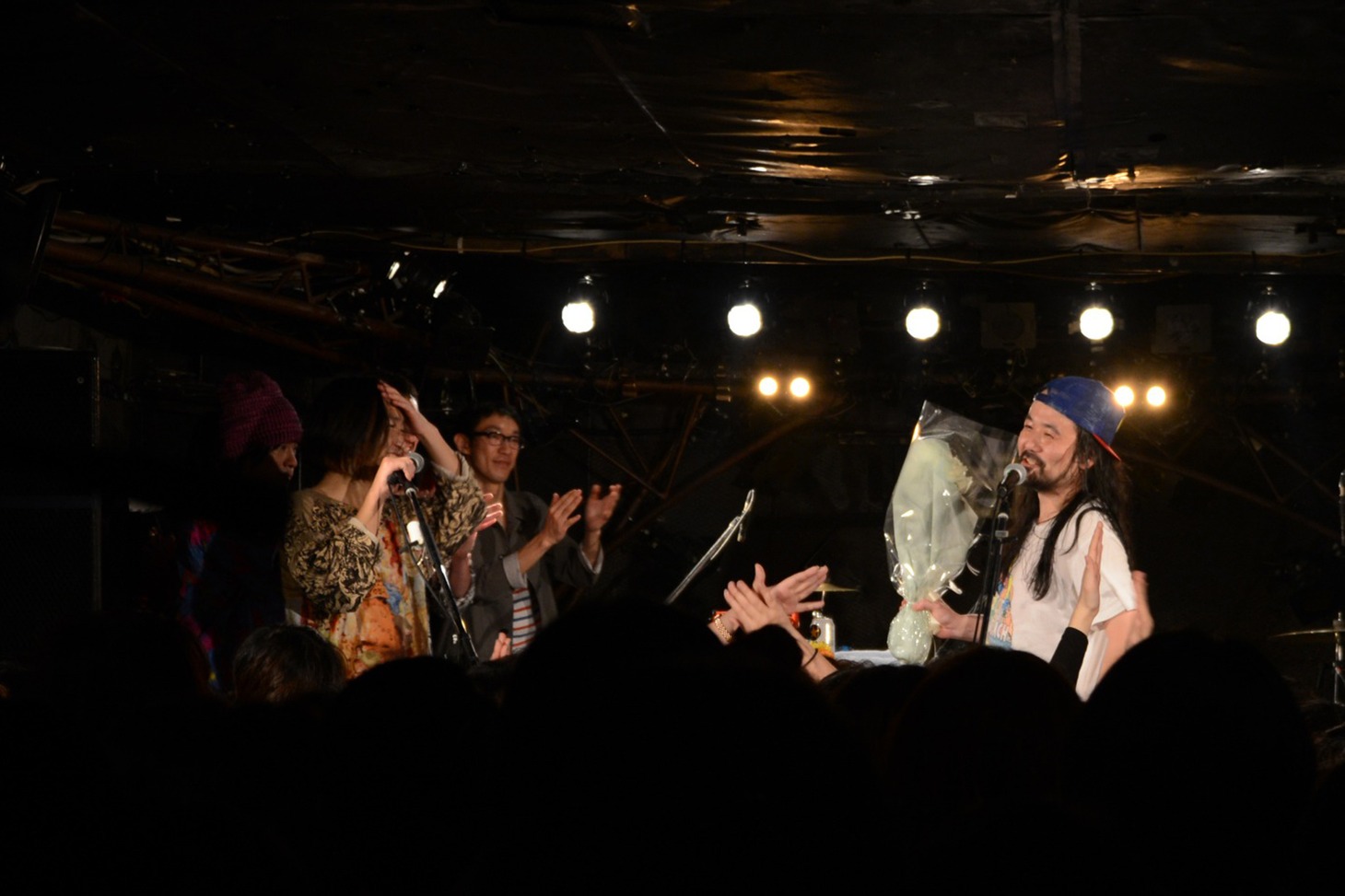 2月28日に東京・下北沢SHELTERで行われた髭「Countdown to 37 ～37, I'm on the way!!～」の様子。