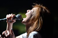 冬実（Vo）（撮影：朝岡英輔）