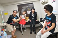 「無謀！SUNDAYSのTSUTAYA O-WESTワンマンライブ～まじパネェ～」のバックステージの様子。（撮影：朝岡英輔）