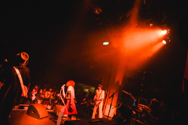 「無謀！SUNDAYSのTSUTAYA O-WESTワンマンライブ～まじパネェ～」の様子。（撮影：朝岡英輔）