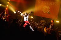 SUNDAYS（撮影：朝岡英輔）