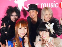 左から恩田快人、中川翔子、五十嵐公太、小南泰葉、藤本泰司。