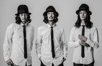 オダギリジョー、栗原類、大橋トリオの3ショットポストカード。