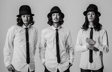 オダギリジョー、栗原類、大橋トリオの3ショットポストカード。