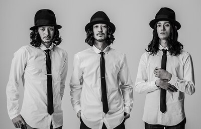 オダギリジョー、栗原類、大橋トリオの3ショットポストカード。