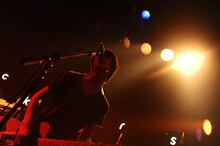 安島裕輔（Vo, G, Syn / The Flickers）