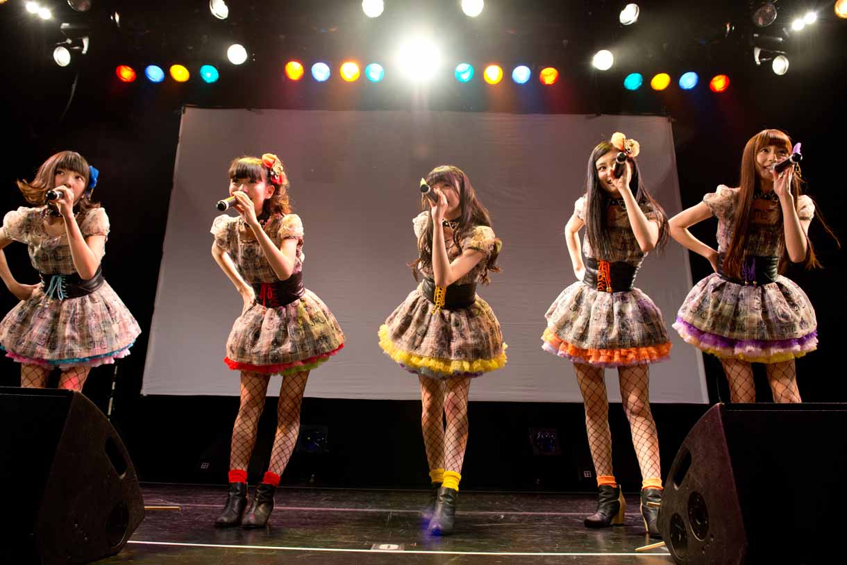 夢みるアドレセンス定期公演の様子。