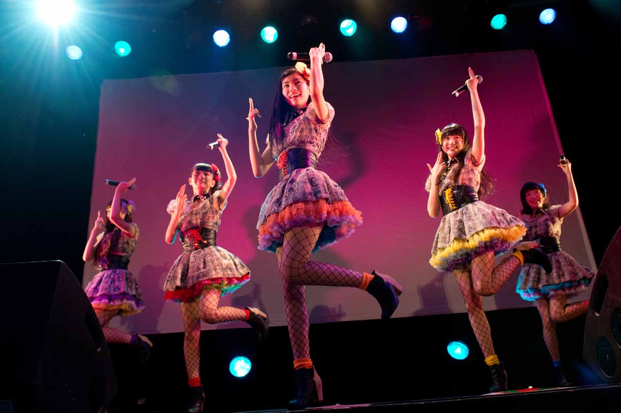 夢みるアドレセンス定期公演の様子。