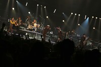 MONGOL800と東京スカパラダイスオーケストラによる共演の様子。 （photo by Rickey Wang）
