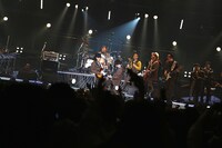 MONGOL800と東京スカパラダイスオーケストラによる共演の様子。 （photo by Rickey Wang）