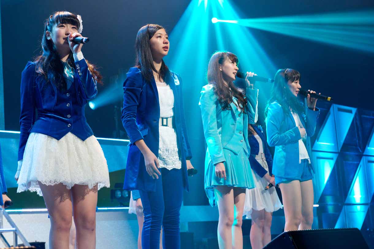 SUPER☆GiRLS「SUPER☆GiRLS LIVE 2014 ～超絶革命～ at パシフィコ横浜国立大ホール」でのライブの様子。