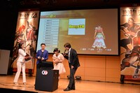 自身をイメージしたオリジナルキャラクターで「戦国無双4」をプレイする嗣永桃子。