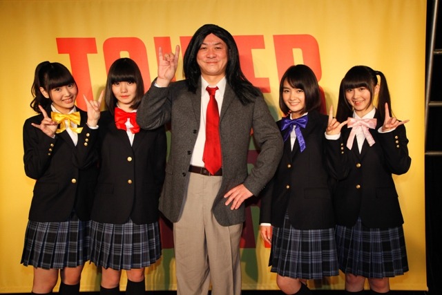 乙女新党と“ほぼ金八先生”こと三又又三。