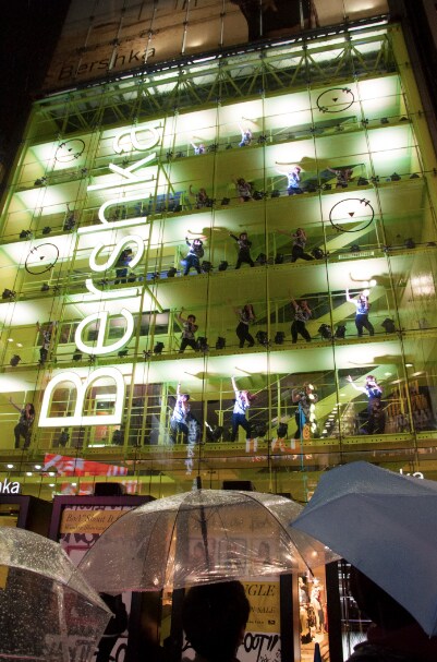 「BoA“Shout It Out” Window Showcase at Bershk」の様子。