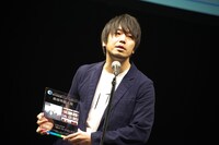 KANA-BOONに代わり壇上に上がったKi/oon Musicのスタッフ。