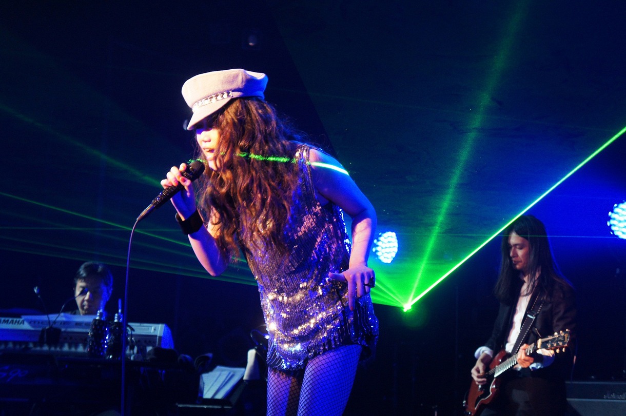写真は3月3日に行われた「JUJU Rock Party -Hot Stuff-」の様子。