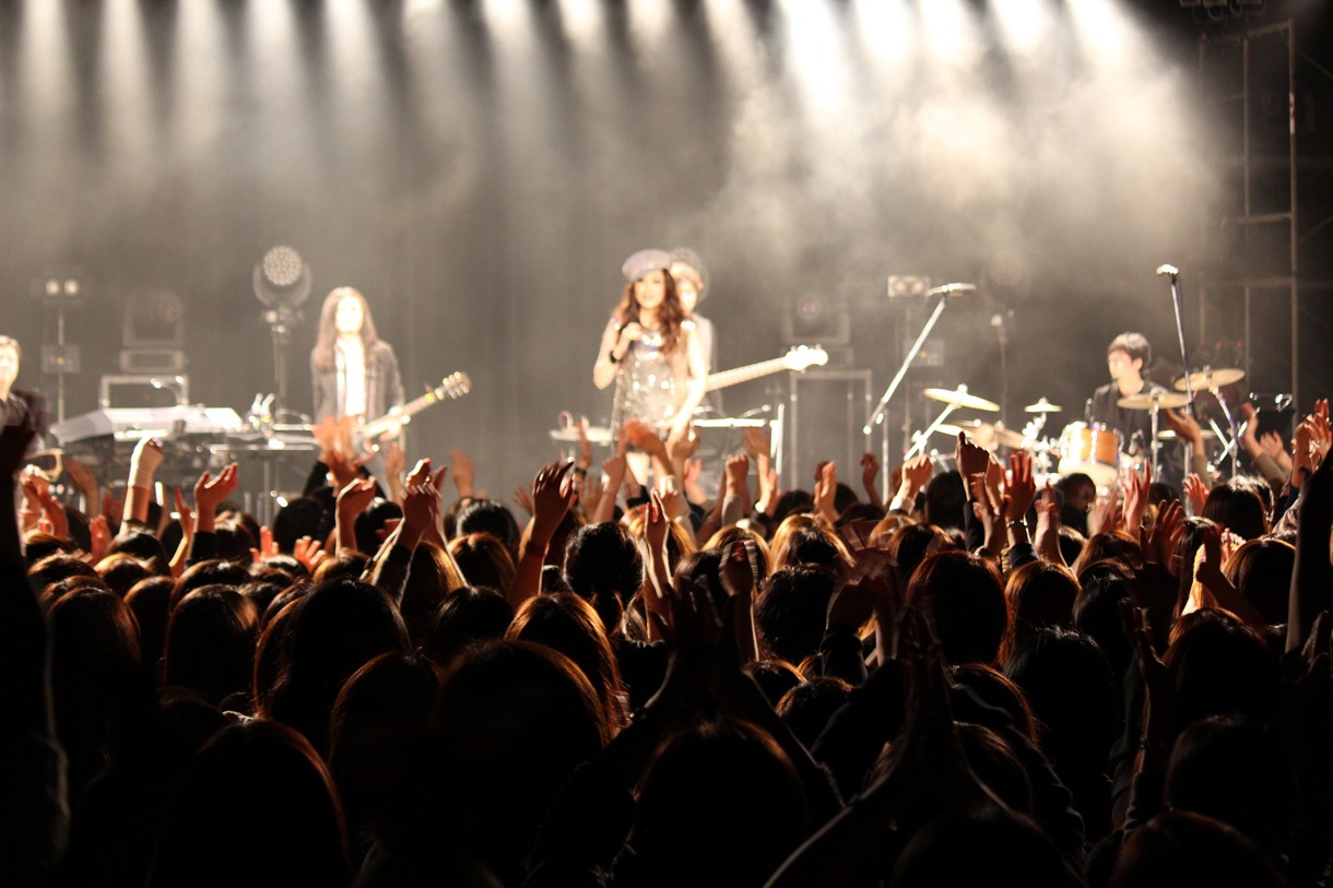 写真は3月3日に行われた「JUJU Rock Party -Hot Stuff-」の様子。