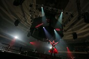 BABYMETAL「赤い夜 LEGEND “巨大コルセット祭り” ～天下一メタル武道会ファイナル～」公演の様子。（Photo by Taku Fujii）