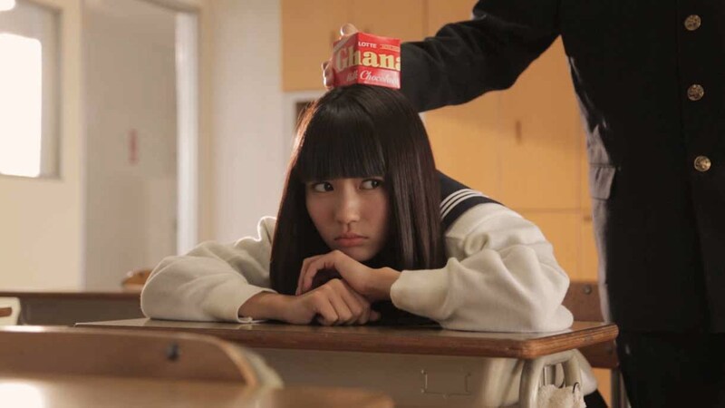 荻野可鈴主演「ホワイトデー応援ムービー」の様子。