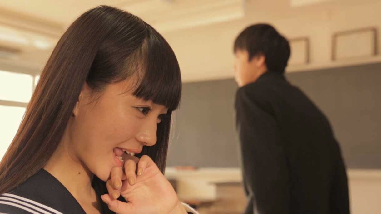 荻野可鈴主演「ホワイトデー応援ムービー」の様子。