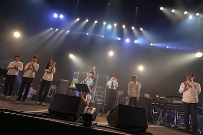 Salyu「Salyu 10th Anniversary Concert "ariga10"」の様子。（Photo by Taku Fujii）