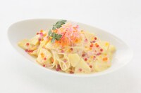 カラフルな色合いがかわいい「ゆかりんごクリームパスタ」。