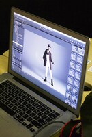 ダ・ヴィンチ役・杉田智和のソロカット撮影中の様子。