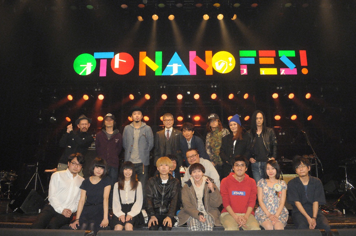 「オトナの！フェス OTO-NANO FES! 2014」全出演者による開演前の記念写真。