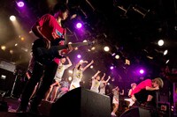 SPYAIRとCheeky Paradeによるコラボの様子。