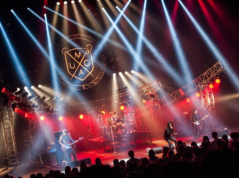 「T-BOLAN LIVE HEAVEN 2014 ～Back to the last live !!～」大阪・オリックス劇場公演の様子。（撮影：田中聖太郎）