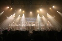 2013年3月11日に福岡・HKT48劇場で行われた復興支援特別公演の様子。(C)AKS