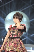 思わず感極まってしまった安本彩花。