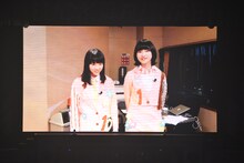 コメントムービーで出演を果たした中山莉子（左）と小林歌穂（右）。