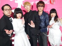 「僕らの音楽」スタジオライブ収録後のゲスの極み乙女。とスガシカオ。